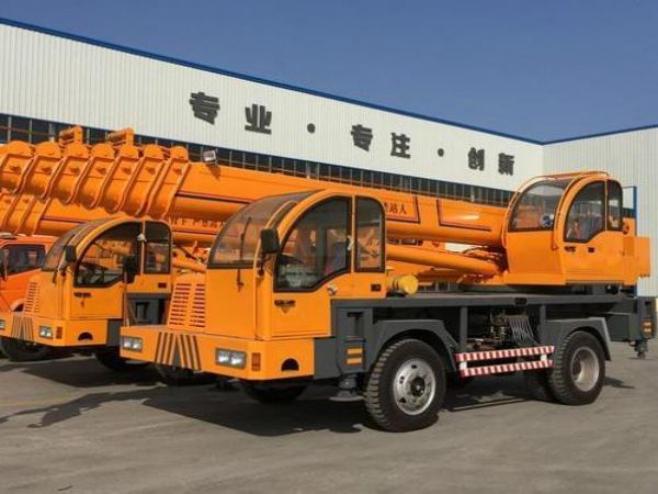 蕲春县吊车租赁电话_挑选吊车公司需观察哪些方面